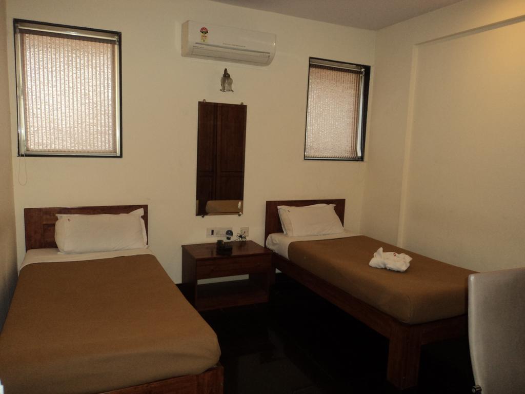 Hotel Q Deck Mumbai Rum bild