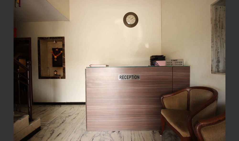 Hotel Q Deck Mumbai Exteriör bild